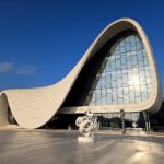 Architektur von Zaha Zadid , das Heydar – Aliyev – Zentrum in Baku (Foto: Christian Grosse)