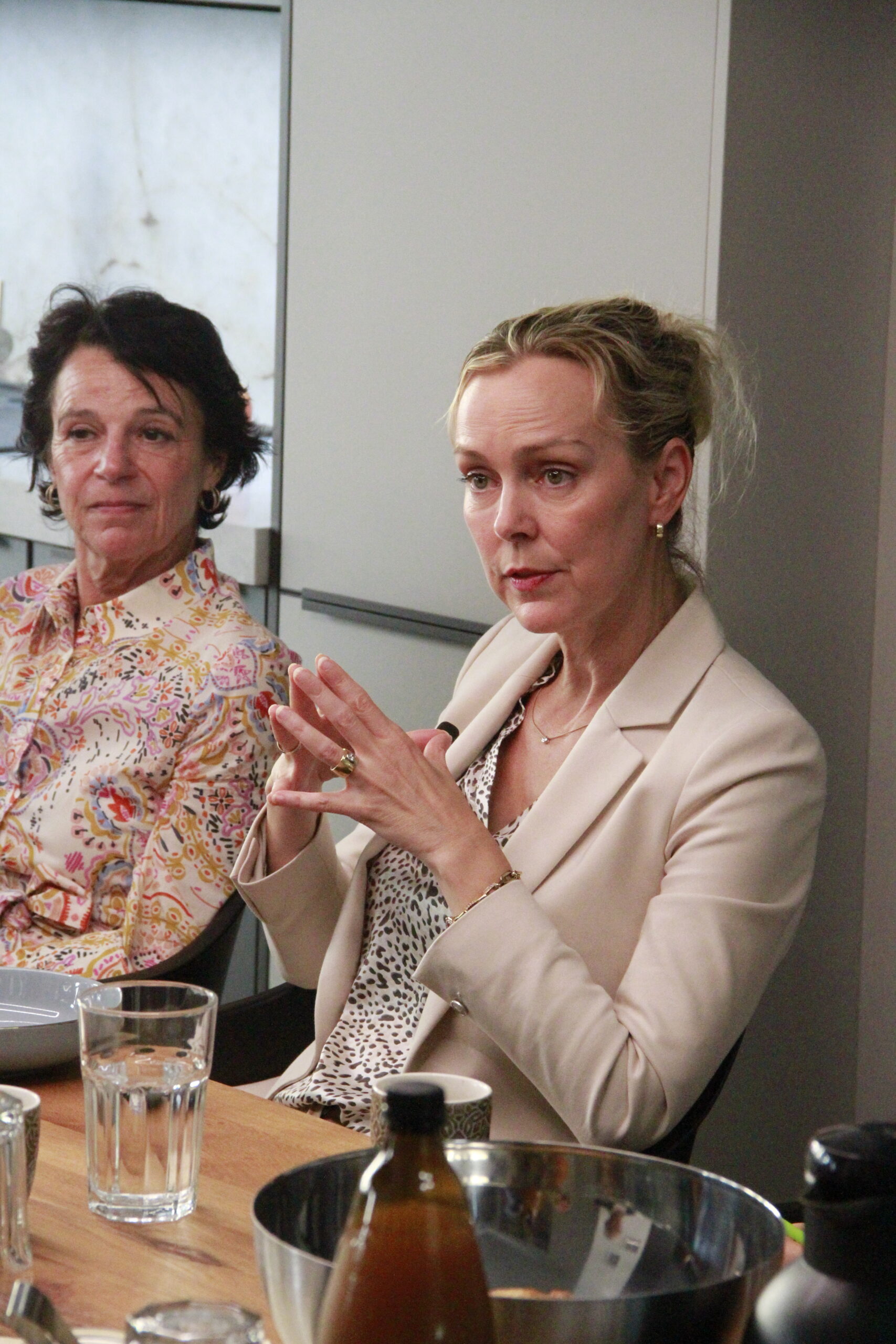 Newsmark 2 - 25 Manja Schreiner beim Küchen-Studio-Dialog (Foto: NewsMark)