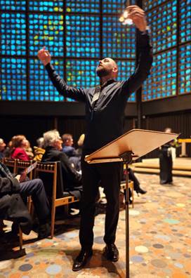 Chorleitung: Ricardo Bianci (Foto: NewsMark)