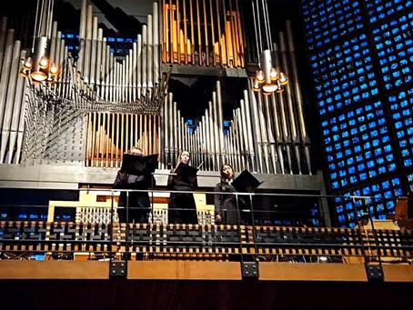 „Ave Maria“ auf der Orgelempore (Foto: NewsMark)