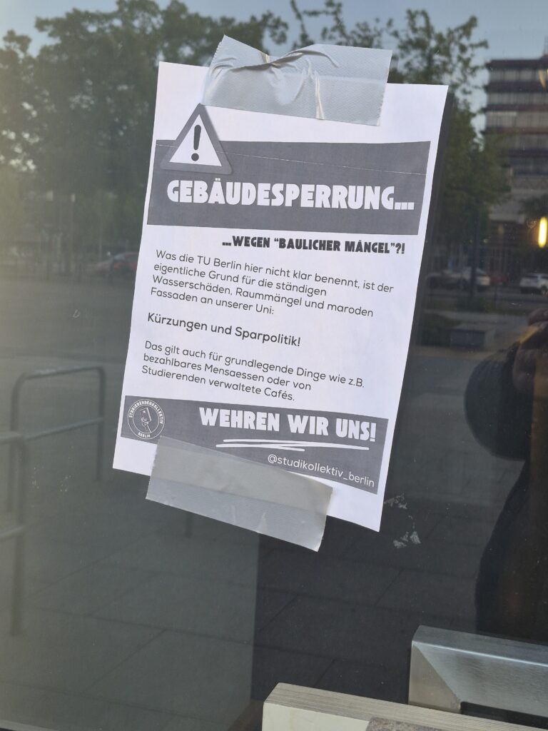 Das Studikolektiv Berlin fordert "Wehren wir uns" gegen Kürzungen und Sparmaßnahmen (Foto: J. Wachsmuth)