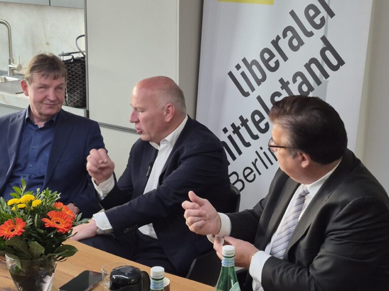 Küchen-studio-Dialog mit Kai Wegner am 28. Mai 2026 (Foto: J. Wachsmuth)