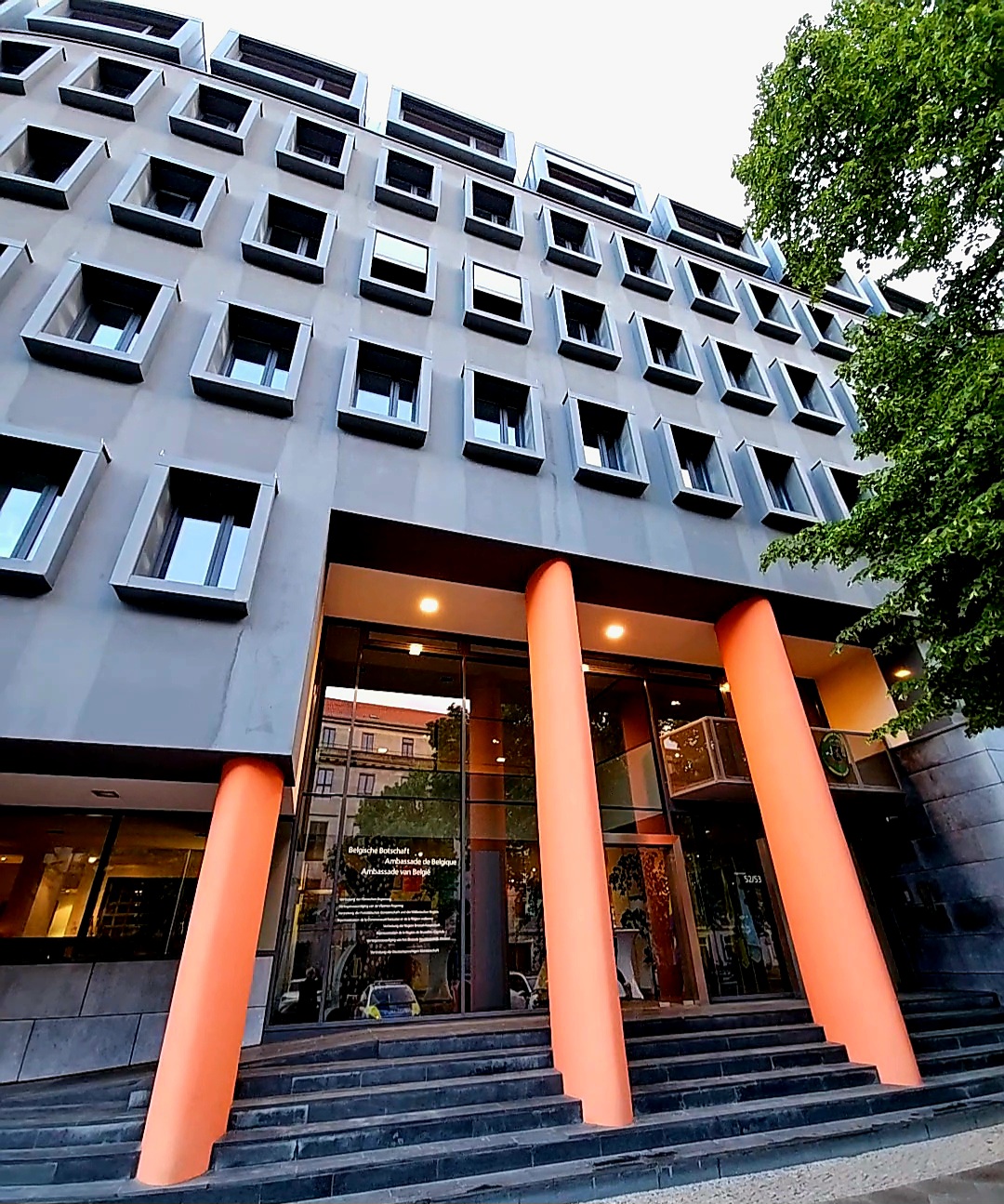 Eingangsbereich der Botschaft von Belgien in der Bundesrepublik Deutschland (Foto: C. Grosse)