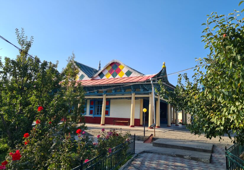 Ein Meisterwerk aus Holz: Einzigartige Dunganen-Moschee in Karakol ganz ohne Nägel (Foto: C.Grosse)
