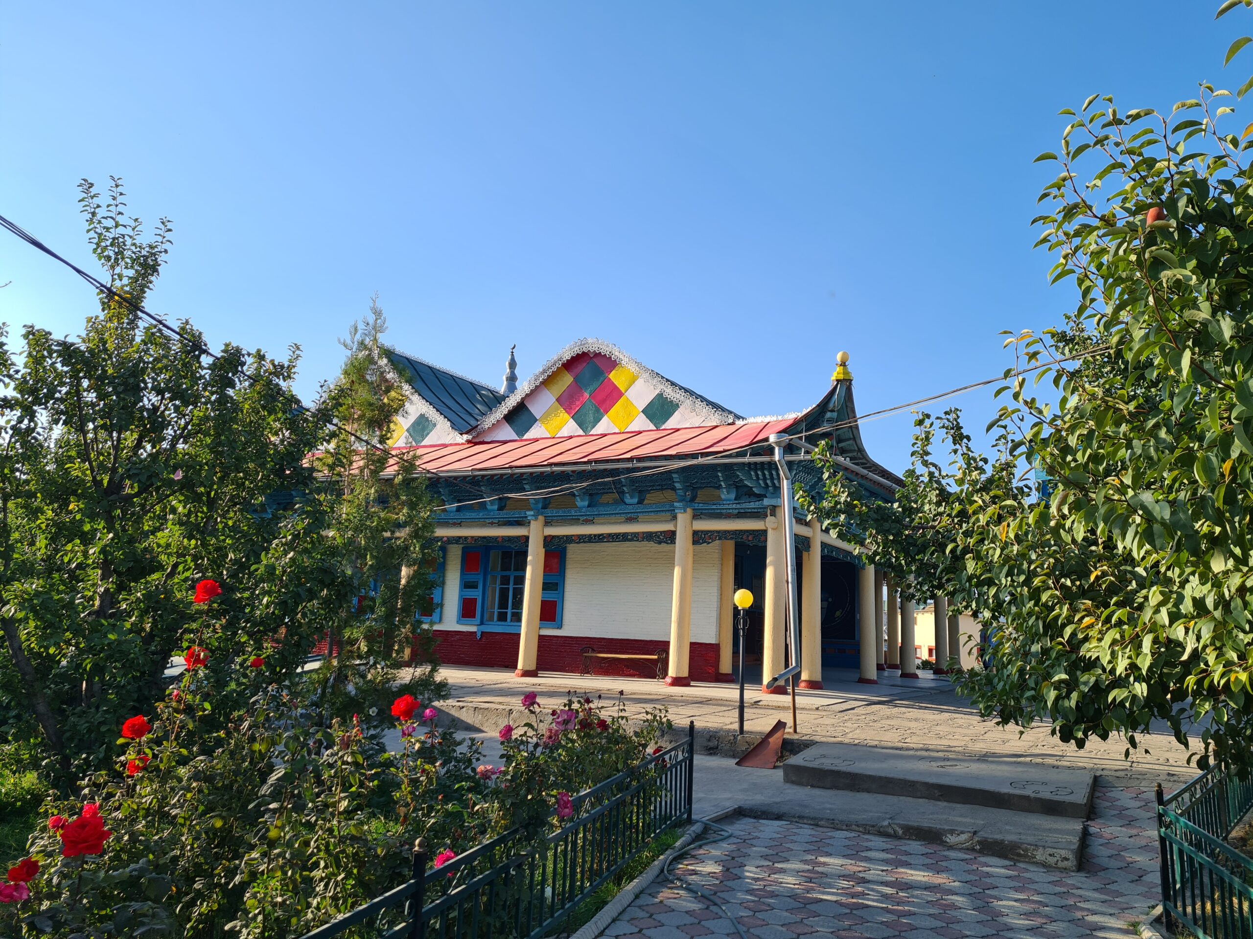 Ein Meisterwerk aus Holz: Einzigartige Dunganen-Moschee in Karakol ganz ohne Nägel (Foto: C.Grosse)