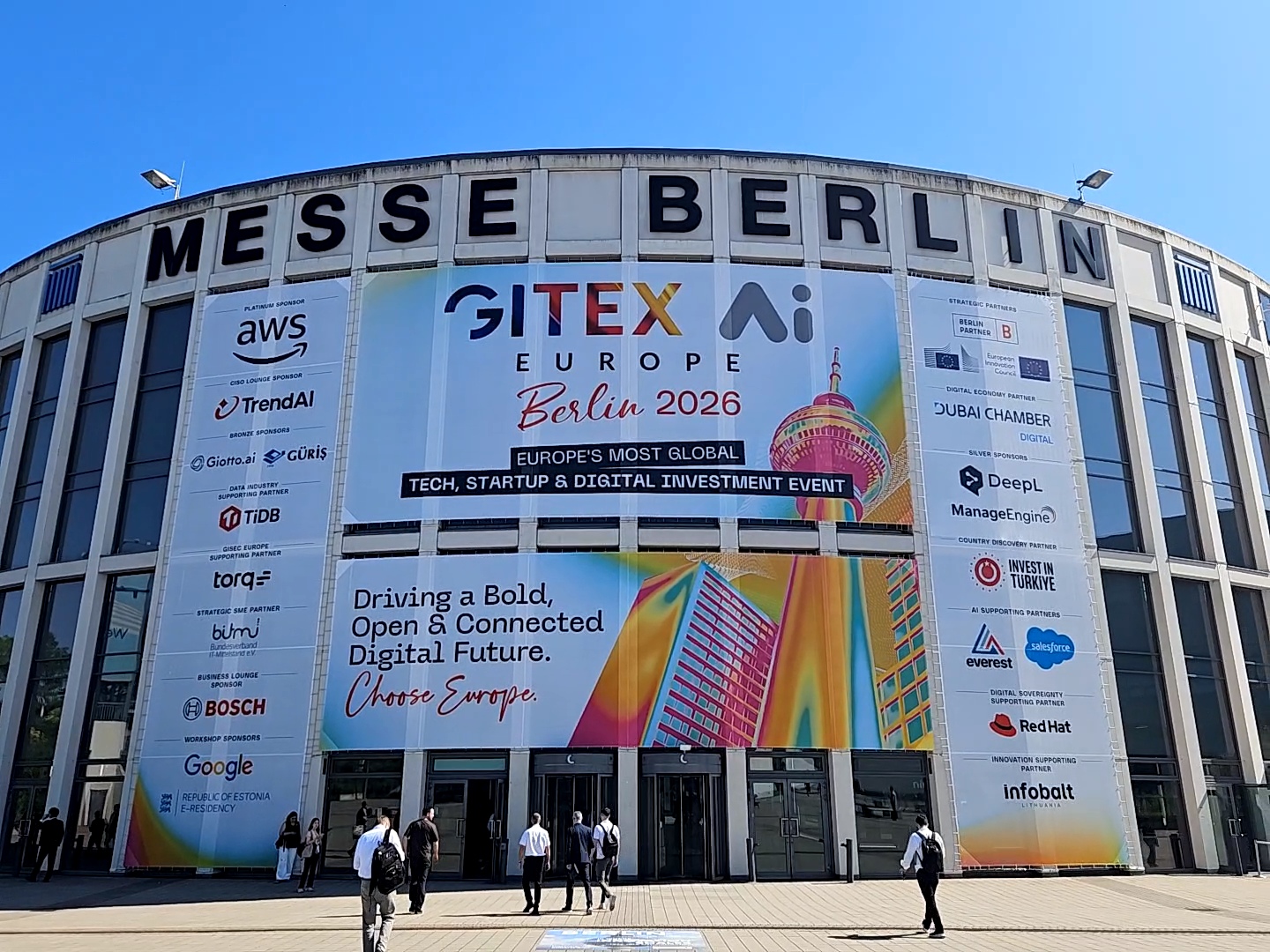 Messeeingang Süd zur GITEX (Foto. C. Grosse)