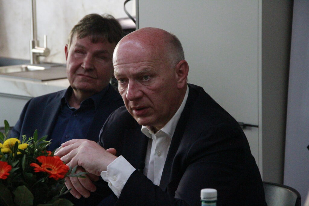 Kai Wegner im Küchen-Studio-Dialog (Foto: Wachsmuth)