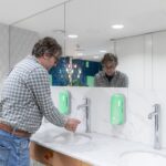 Wichtiger Faktor, gerade im Sommer: gut ausgestattete Waschräume für Mitarbeitende und Besucher. (Foto: © Rentokil Initial)