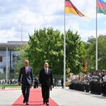 Willkommenszeremonie in Berlin mit S.E. Ilham Aliyev, Präsident von Aserbaidschan und Bundeskanzler Friedrich Merz (Foto: offizielle Webseite des Präsidenten von Aserbaidschan)