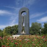 Denkmal für die Opfer des Atomwaffentestgeländes Semipalatinsk – „Stärker als der Tod“ (Stadt Semei) (Foto: hqolibrary.kz)