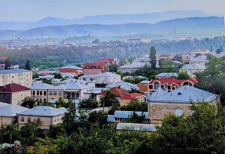 Jüdische Rote Stadt in Quba, Aserbaidschan (Foto: Elibar Jafarov aus „Jüdisches Erbe in Aserbaidschan“ (Sonderedition Botschaft Aserbaidschan))