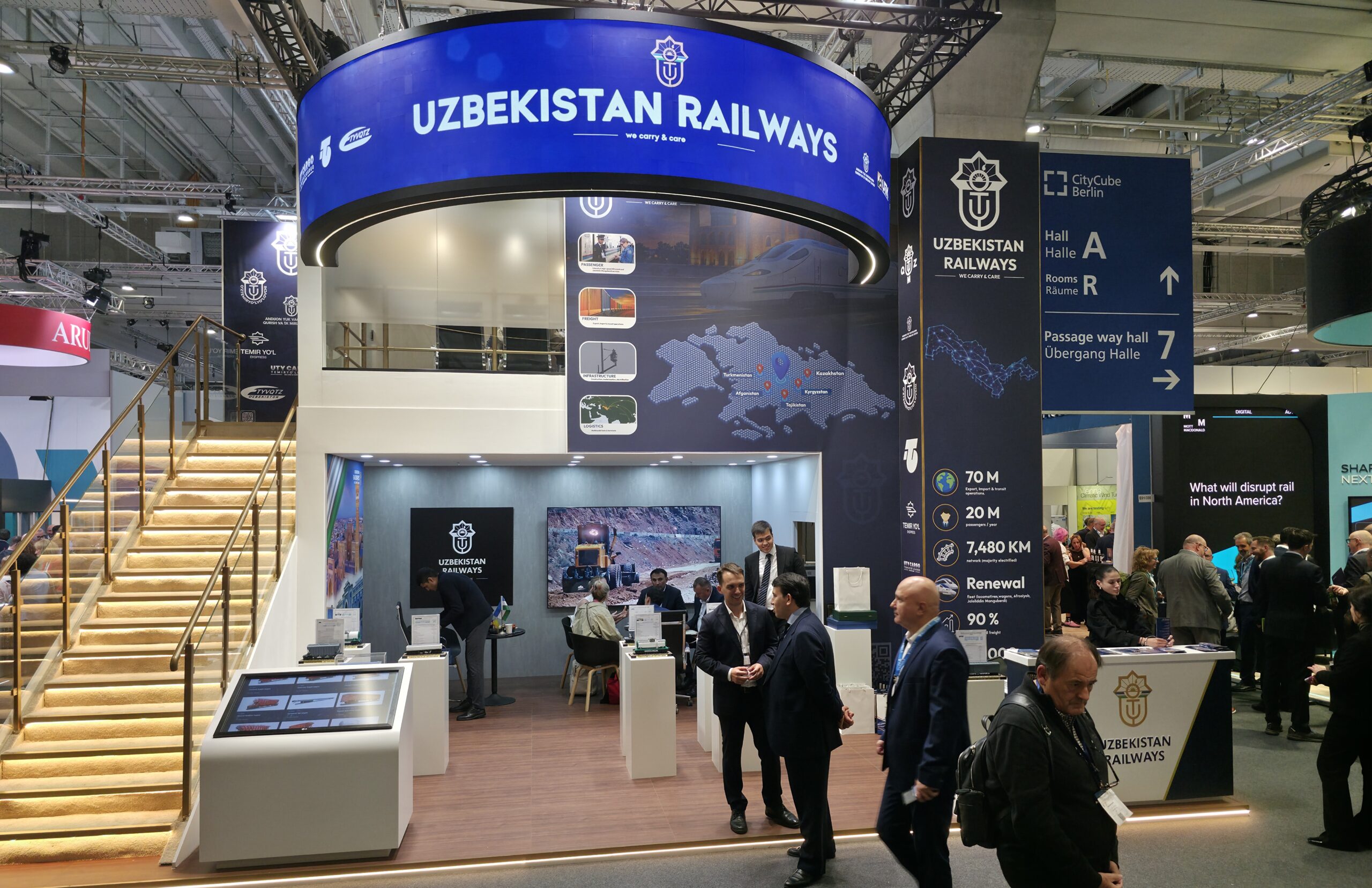 Stand von Uzbekistan Railways auf der InnoTrans 2026 (Foto: B. Aslanov, Botschaft der Republik Usbekistan)