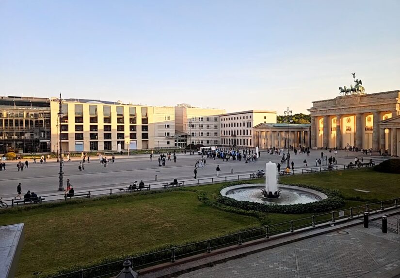 Blick auf den Pariser Platz am Brandenburger Tor (Foto C. Grosse)