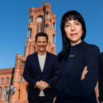 Steffen Krach (SPD) (Foto: P. Schröder), , Elif Eralp (Linke) (Foto: Linke), Werner Graf (Grüne) (Foto: Grüne Berlin), von links nach rechts, sie wollen ins Rote Rathaus (Fotomontage mit KI)