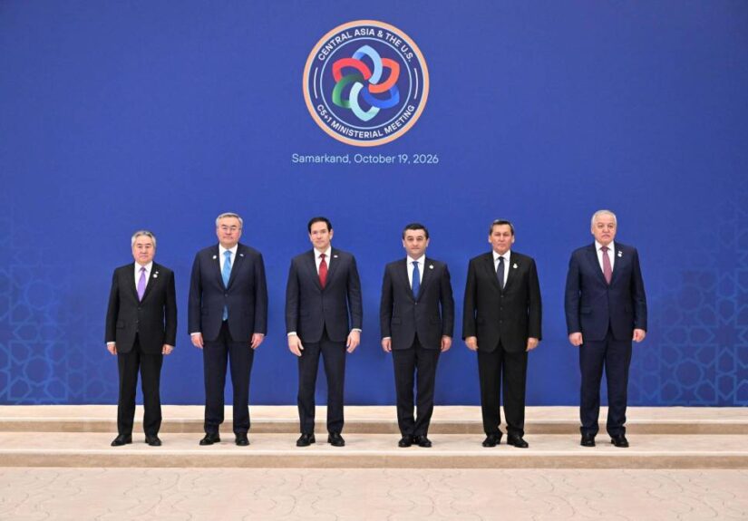 US-Außenminister Marco Rubio (Mitte) beim C5+1-Ministertreffen in Samarkand mit den Vertretern der fünf zentralasiatischen Republiken Kasachstan, Kirgisistan, Tadschikistan, Turkmenistan und Usbekistan (Foto: Oʻzbekiston Milliy axborot agentligi (Nationale Nachrichtenagentur Usbekistans))