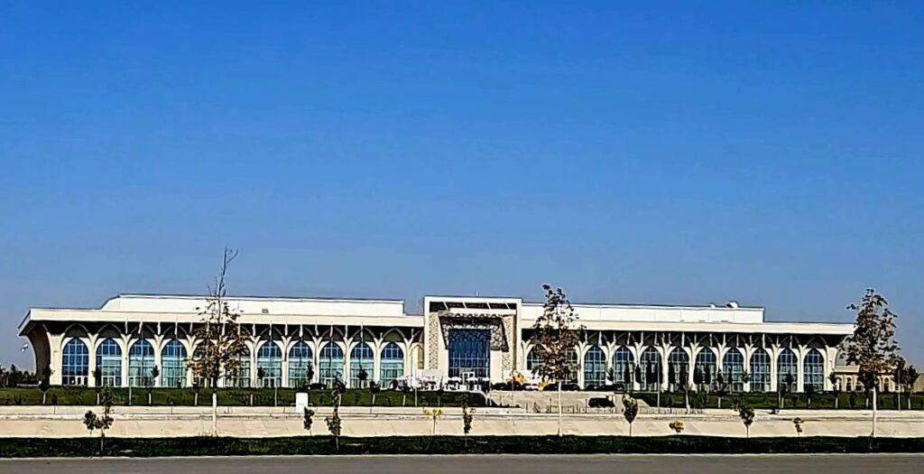 Konferenzzentrum in Samarkand (Foto: C. Grosse)