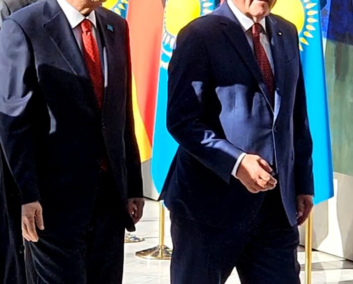 Kassym-Schomart Tokajew, Präsident der Republik Kasachstan und Frank-Walter Steinmeier, Bundespräsident der Bundesrepublik Deutschland in der Deutschen Industrie- und Handelskammer (DIHK) (Foto: C. Grosse)