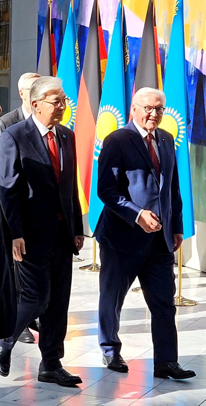 Kassym-Schomart Tokajew, Präsident der Republik Kasachstan und Frank-Walter Steinmeier, Bundespräsident der Bundesrepublik Deutschland in der Deutschen Industrie- und Handelskammer (DIHK) (Foto: C. Grosse)