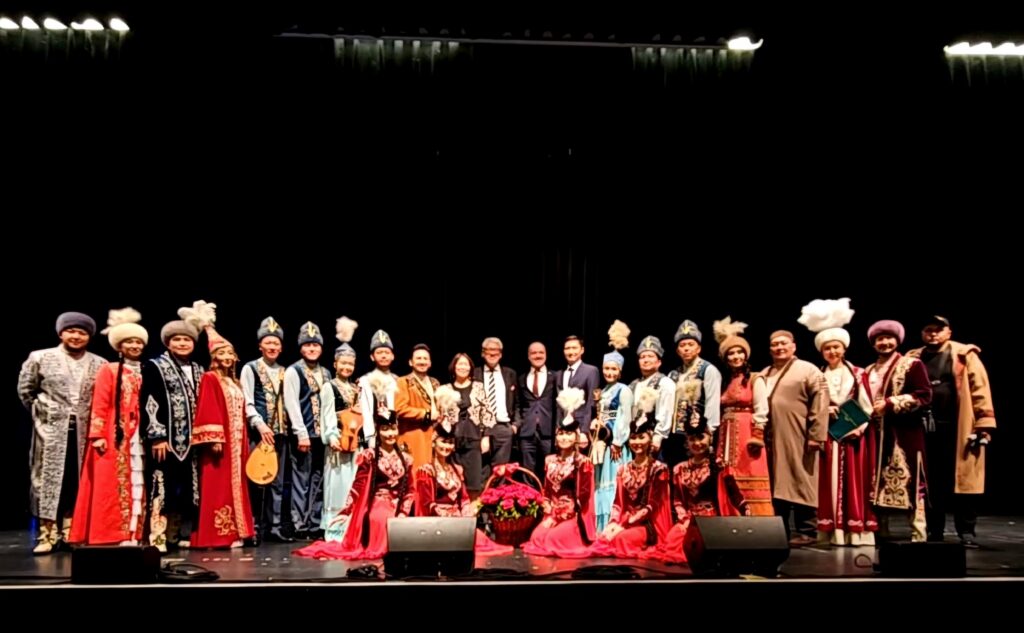 Gesamtes Musikensemble aus der Region Kyzylorda (Foto: C. Grosse)