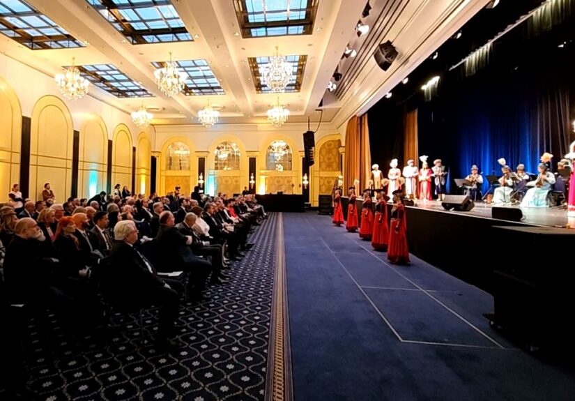 Festkonzert anlässlich des Nationalfeiertages der Republik Kasachstan mit Künstlern aus der Region Kyzylorda (Foto: C. Grosse)