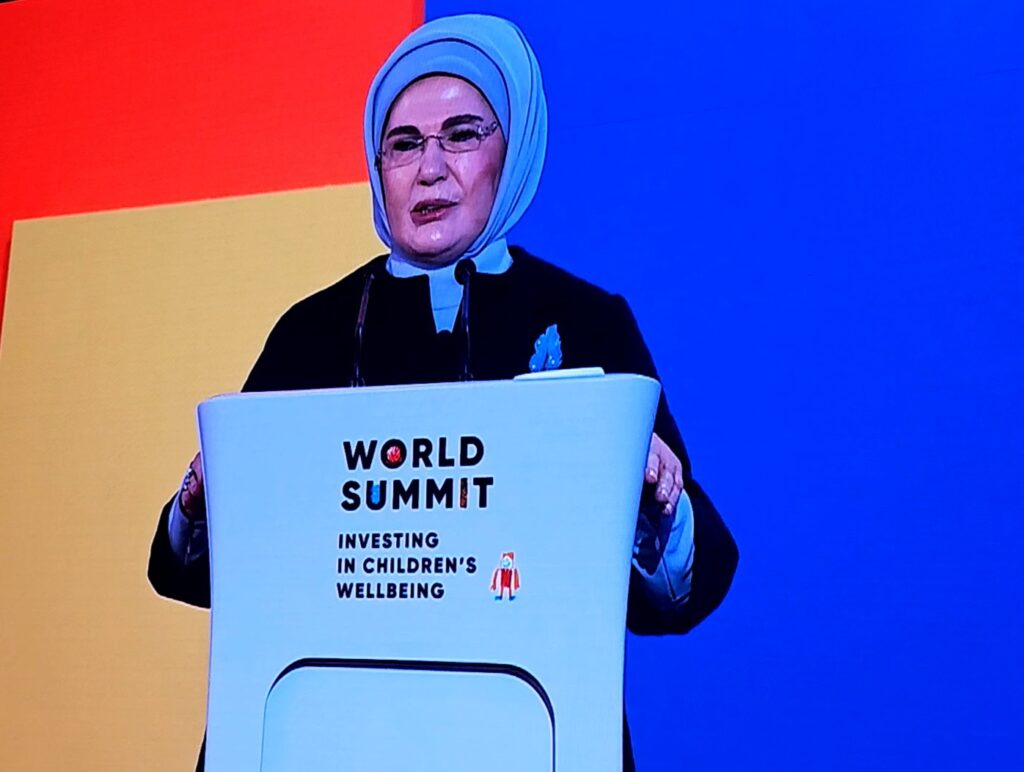 Türkische First Lady, Emine Erdoğan, bei Ihrer Eröffnungsrede in Samarkand (Foto: C. Grosse)